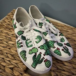 Women’s Cactus Shoes Size 8